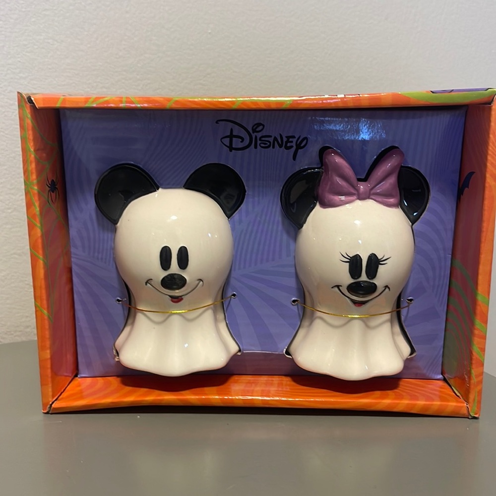 DISNEY MICKEY AND MINNIE MOUSE GHOST SALT AND PEPPER SHAKERS HALLOWEEN NWT